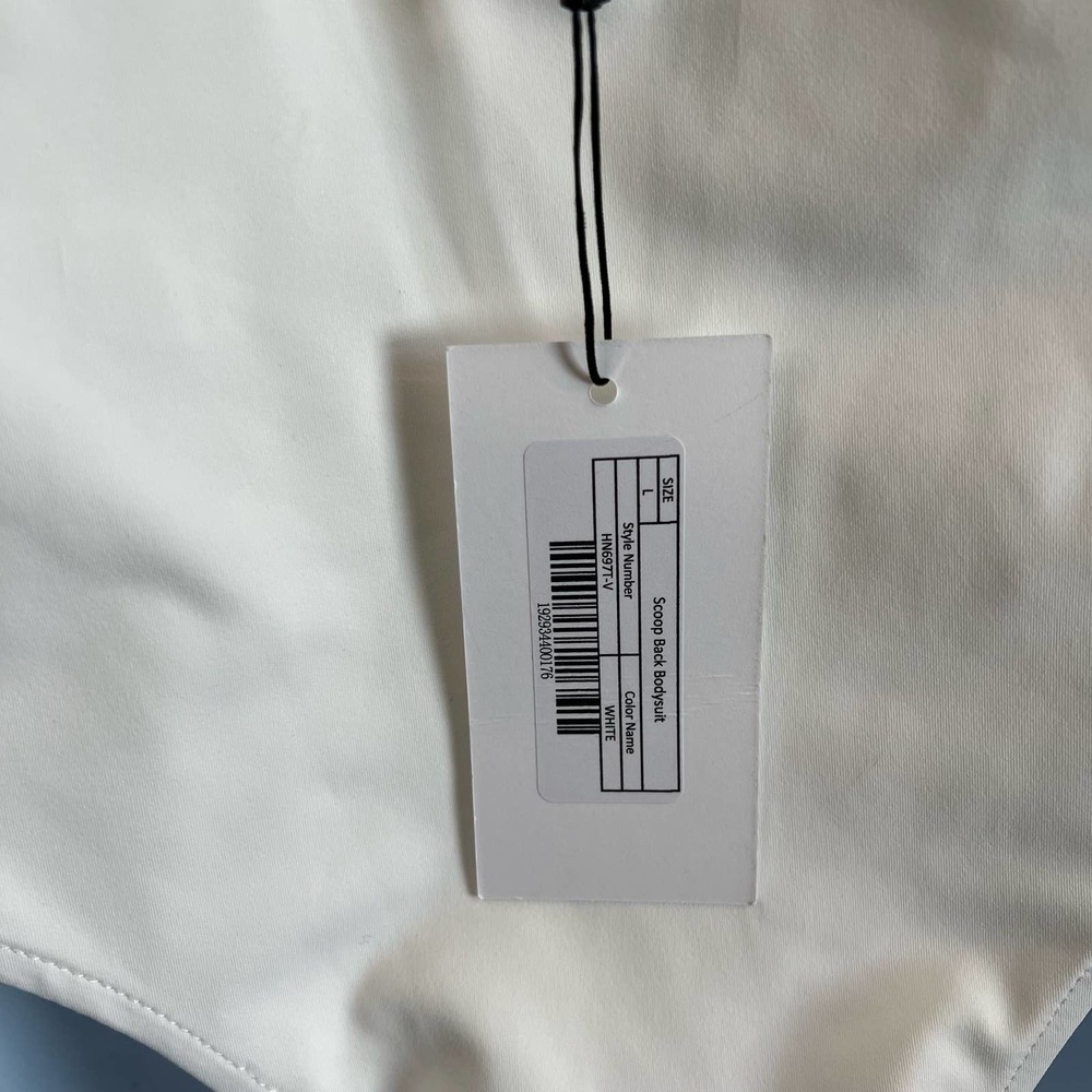 New Vici x Gina Scoop Back Bodysuit Women’s L white Short Sleeve Stretch - Picture 4 of 5